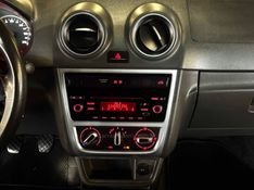 VOLKSWAGEN SAVEIRO 1.6 MI TRENDLINE CE 8V 2015/2016 GRIFFCAR MULTIMARCAS DOIS IRMÃOS / Carros no Vale