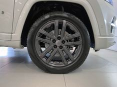 JEEP COMMANDER 2.0 OVERLAND HURRICANE 4X4 TURBO 2024/2025 ÓTIMA CAR FLORES DA CUNHA / Carros no Vale