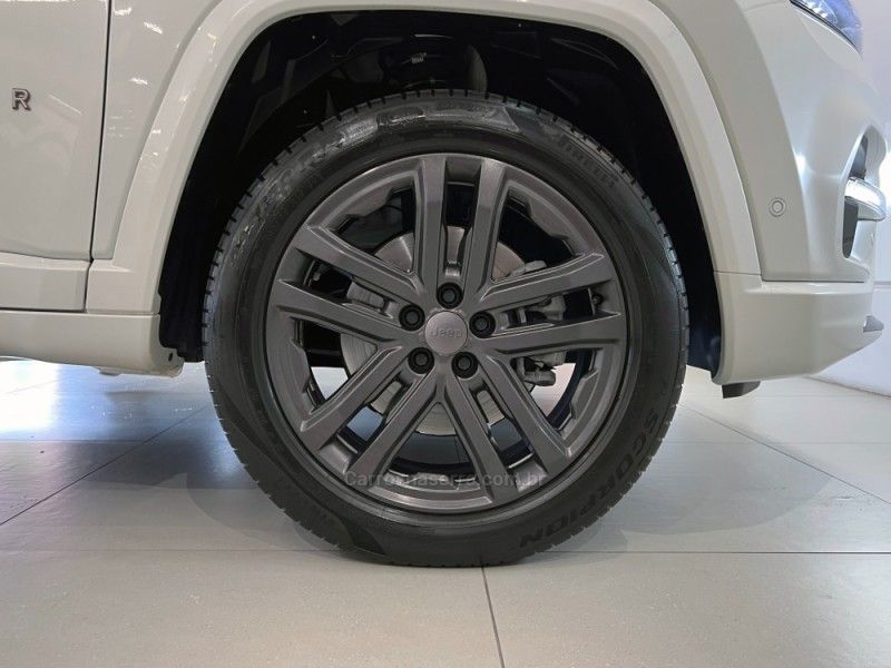 JEEP COMMANDER 2.0 OVERLAND HURRICANE 4X4 TURBO 2024/2025 ÓTIMA CAR FLORES DA CUNHA / Carros no Vale JEEP COMMANDER 2.0 OVERLAND HURRICANE 4X4 TURBO 2024/2025 ÓTIMA CAR FLORES DA CUNHA / Carros no Vale