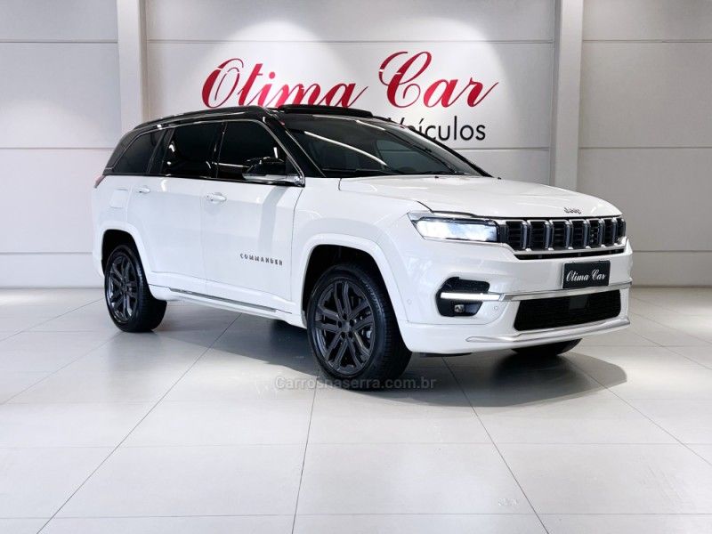 JEEP COMMANDER 2.0 OVERLAND HURRICANE 4X4 TURBO 2024/2025 ÓTIMA CAR FLORES DA CUNHA / Carros no Vale