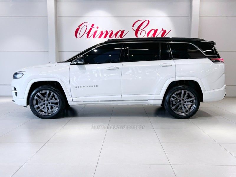 JEEP COMMANDER 2.0 OVERLAND HURRICANE 4X4 TURBO 2024/2025 ÓTIMA CAR FLORES DA CUNHA / Carros no Vale JEEP COMMANDER 2.0 OVERLAND HURRICANE 4X4 TURBO 2024/2025 ÓTIMA CAR FLORES DA CUNHA / Carros no Vale