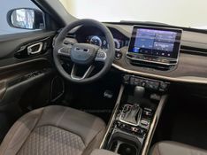 JEEP COMMANDER 2.0 OVERLAND HURRICANE 4X4 TURBO 2024/2025 ÓTIMA CAR FLORES DA CUNHA / Carros no Vale