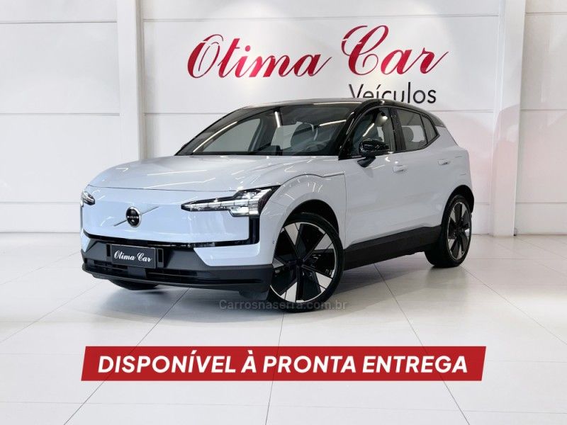 VOLVO EX30 E60 TWIN ULTRA 69 KW ELÉTRICO 2025/2026 ÓTIMA CAR FLORES DA CUNHA / Carros no Vale