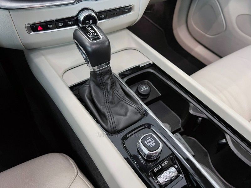 VOLVO XC60 2.0 T5 MOMENTUM 2019/2020 ÓTIMA CAR FLORES DA CUNHA / Carros no Vale VOLVO XC60 2.0 T5 MOMENTUM 2019/2020 ÓTIMA CAR FLORES DA CUNHA / Carros no Vale