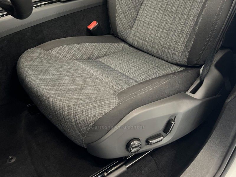 VOLVO XC60 2.0 T8 RECHARGE PLUS AWD HIBRIDO 2026/2026 ÓTIMA CAR FLORES DA CUNHA / Carros no Vale