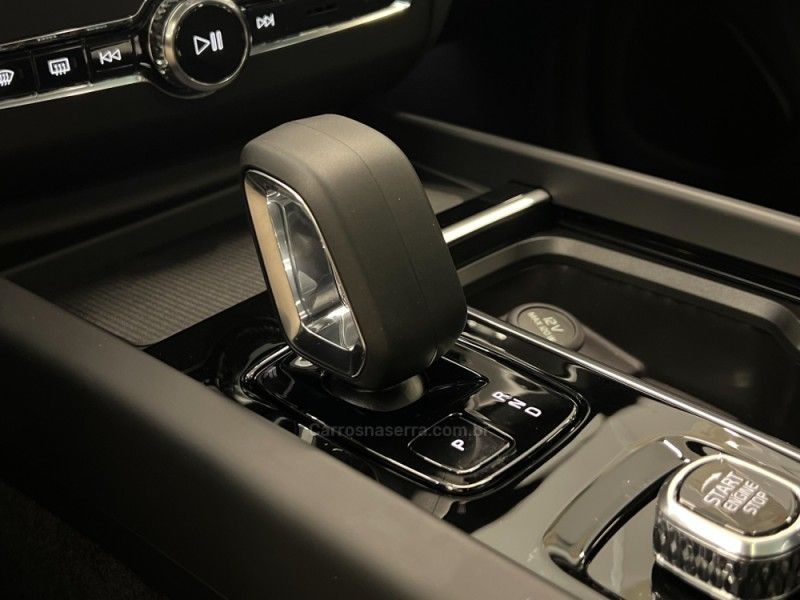 VOLVO XC60 2.0 T8 RECHARGE PLUS AWD HIBRIDO 2026/2026 ÓTIMA CAR FLORES DA CUNHA / Carros no Vale