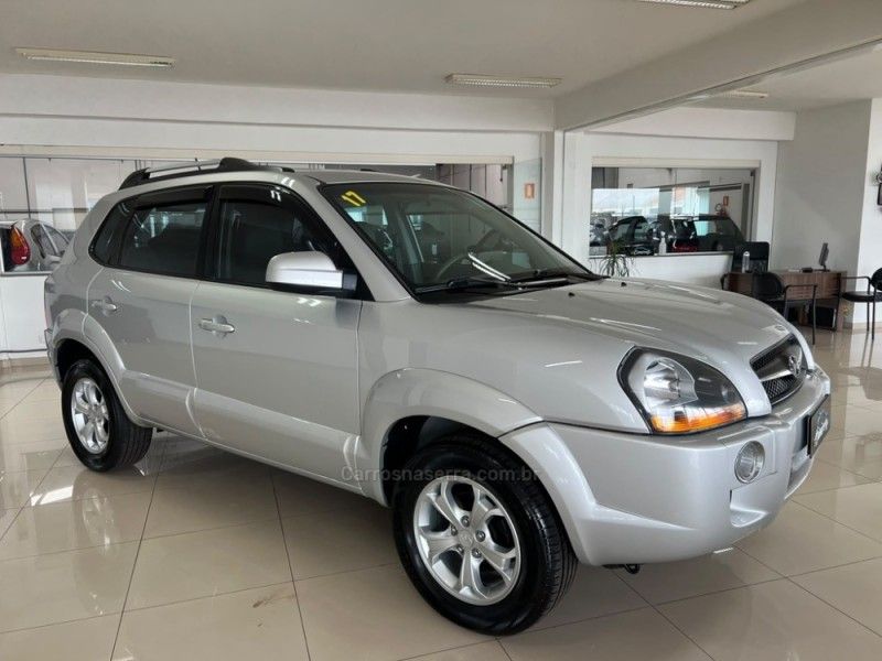 HYUNDAI TUCSON 2.0 MPFI GLS 16V 143CV 2WD 2016/2017 CIMIRRO AUTOMÓVEIS TAQUARA / Carros no Vale HYUNDAI TUCSON 2.0 MPFI GLS 16V 143CV 2WD 2016/2017 CIMIRRO AUTOMÓVEIS TAQUARA / Carros no Vale