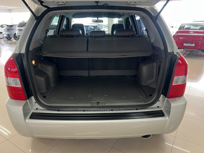 HYUNDAI TUCSON 2.0 MPFI GLS 16V 143CV 2WD 2016/2017 CIMIRRO AUTOMÓVEIS TAQUARA / Carros no Vale HYUNDAI TUCSON 2.0 MPFI GLS 16V 143CV 2WD 2016/2017 CIMIRRO AUTOMÓVEIS TAQUARA / Carros no Vale