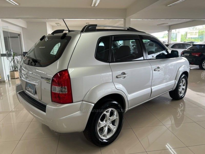 HYUNDAI TUCSON 2.0 MPFI GLS 16V 143CV 2WD 2016/2017 CIMIRRO AUTOMÓVEIS TAQUARA / Carros no Vale HYUNDAI TUCSON 2.0 MPFI GLS 16V 143CV 2WD 2016/2017 CIMIRRO AUTOMÓVEIS TAQUARA / Carros no Vale