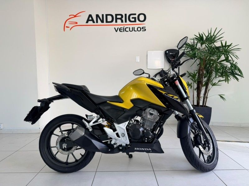 Honda Motos CB 300F TWISTER ABS 2024/2024 ANDRIGO VEÍCULOS CAXIAS DO SUL / Carros no Vale
