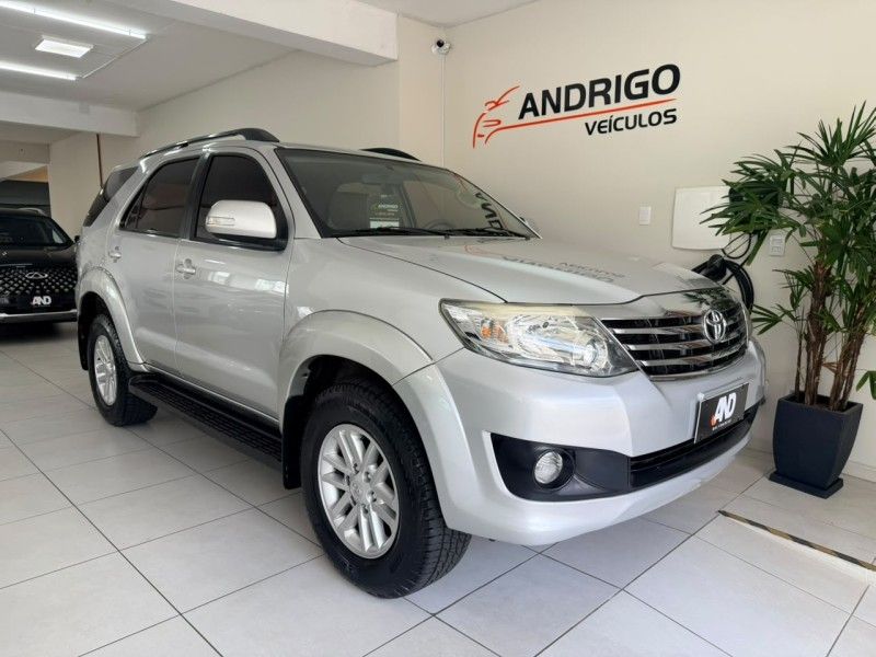 TOYOTA HILUX SW4 2.7 SR 4X2 16V 2012/2012 ANDRIGO VEÍCULOS CAXIAS DO SUL / Carros no Vale