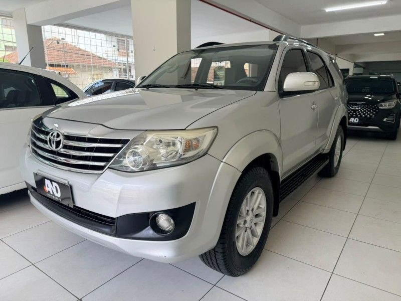 TOYOTA HILUX SW4 2.7 SR 4X2 16V 2012/2012 ANDRIGO VEÍCULOS CAXIAS DO SUL / Carros no Vale