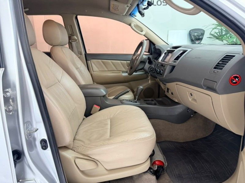 TOYOTA HILUX SW4 2.7 SR 4X2 16V 2012/2012 ANDRIGO VEÍCULOS CAXIAS DO SUL / Carros no Vale