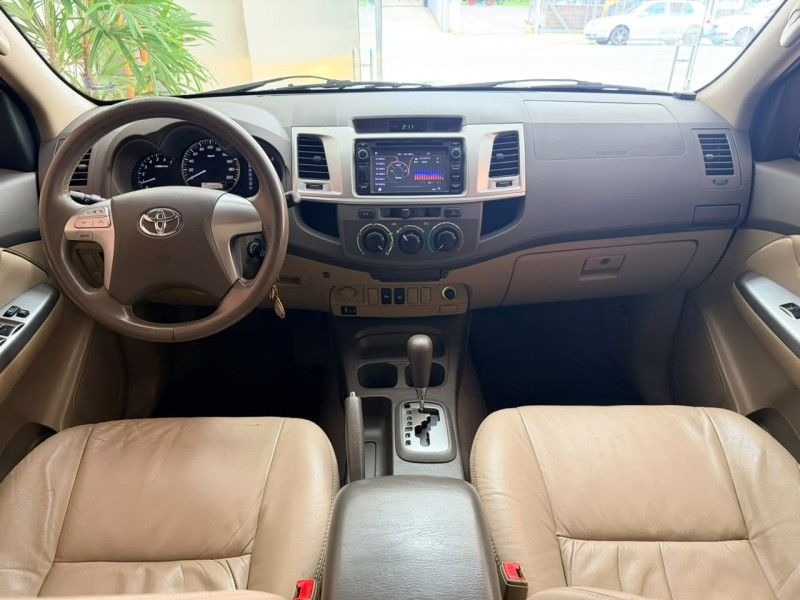 TOYOTA HILUX SW4 2.7 SR 4X2 16V 2012/2012 ANDRIGO VEÍCULOS CAXIAS DO SUL / Carros no Vale
