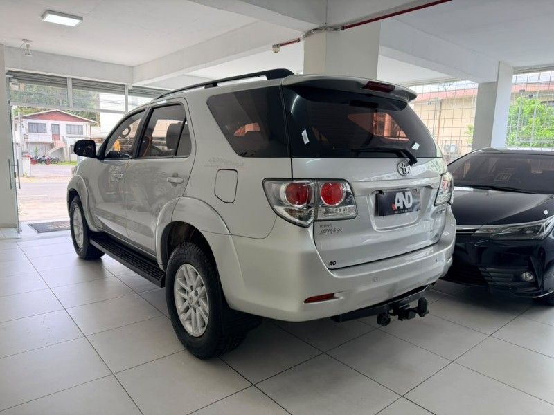 TOYOTA HILUX SW4 2.7 SR 4X2 16V 2012/2012 ANDRIGO VEÍCULOS CAXIAS DO SUL / Carros no Vale