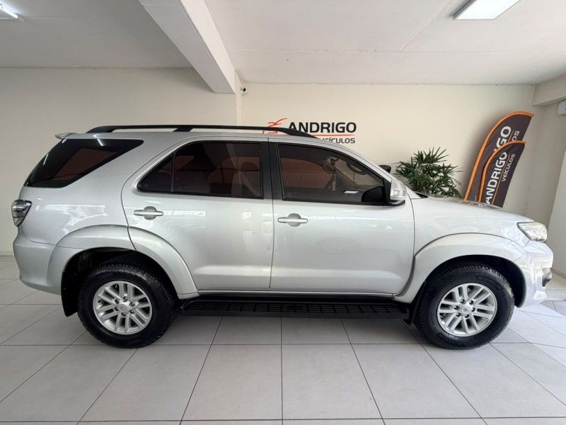 TOYOTA HILUX SW4 2.7 SR 4X2 16V 2012/2012 ANDRIGO VEÍCULOS CAXIAS DO SUL / Carros no Vale