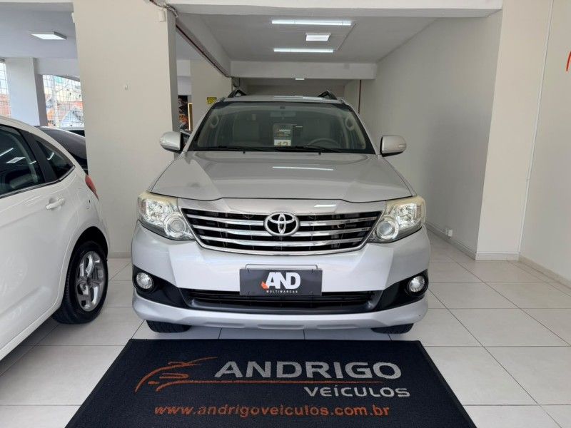 TOYOTA HILUX SW4 2.7 SR 4X2 16V 2012/2012 ANDRIGO VEÍCULOS CAXIAS DO SUL / Carros no Vale