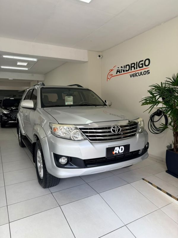TOYOTA HILUX SW4 2.7 SR 4X2 16V 2012/2012 ANDRIGO VEÍCULOS CAXIAS DO SUL / Carros no Vale