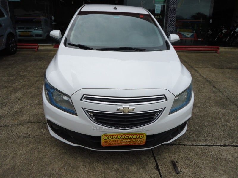 CHEVROLET ONIX 1.4 MPFI LTZ 8V 2013/2014 BOURSCHEID CARROS E MOTOS SANTA CLARA DO SUL / Carros no Vale