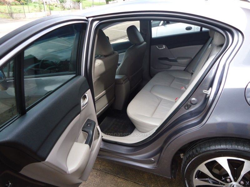 HONDA CIVIC 2.0 LXR 16V 2016/2016 BOURSCHEID CARROS E MOTOS SANTA CLARA DO SUL / Carros no Vale