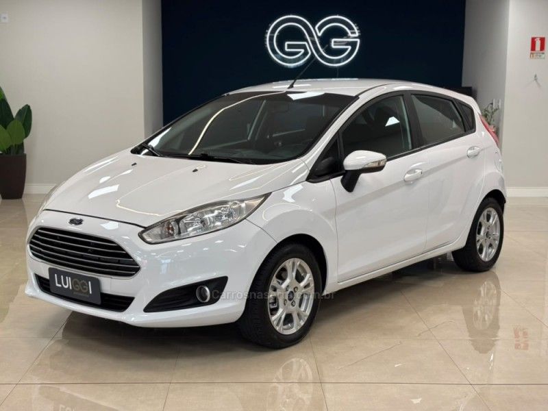 FORD FIESTA 1.5 SE HATCH 16V 2014/2015 LUIGGI AUTOMÓVEIS CARLOS BARBOSA / Carros no Vale FORD FIESTA 1.5 SE HATCH 16V 2014/2015 LUIGGI AUTOMÓVEIS CARLOS BARBOSA / Carros no Vale