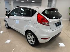 FORD FIESTA 1.5 SE HATCH 16V 2014/2015 LUIGGI AUTOMÓVEIS CARLOS BARBOSA / Carros no Vale