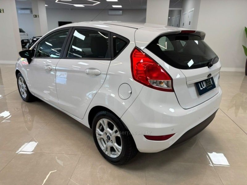 FORD FIESTA 1.5 SE HATCH 16V 2014/2015 LUIGGI AUTOMÓVEIS CARLOS BARBOSA / Carros no Vale FORD FIESTA 1.5 SE HATCH 16V 2014/2015 LUIGGI AUTOMÓVEIS CARLOS BARBOSA / Carros no Vale