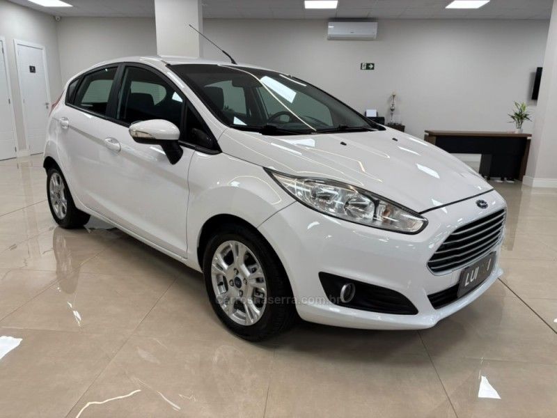 FORD FIESTA 1.5 SE HATCH 16V 2014/2015 LUIGGI AUTOMÓVEIS CARLOS BARBOSA / Carros no Vale FORD FIESTA 1.5 SE HATCH 16V 2014/2015 LUIGGI AUTOMÓVEIS CARLOS BARBOSA / Carros no Vale