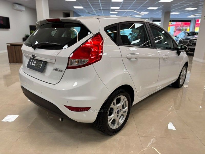 FORD FIESTA 1.5 SE HATCH 16V 2014/2015 LUIGGI AUTOMÓVEIS CARLOS BARBOSA / Carros no Vale FORD FIESTA 1.5 SE HATCH 16V 2014/2015 LUIGGI AUTOMÓVEIS CARLOS BARBOSA / Carros no Vale
