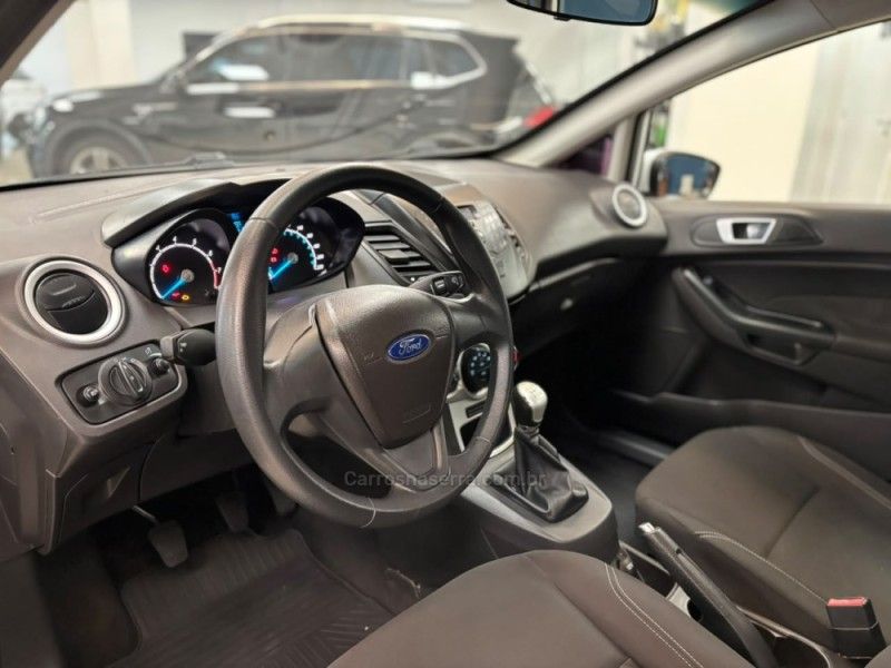 FORD FIESTA 1.5 SE HATCH 16V 2014/2015 LUIGGI AUTOMÓVEIS CARLOS BARBOSA / Carros no Vale FORD FIESTA 1.5 SE HATCH 16V 2014/2015 LUIGGI AUTOMÓVEIS CARLOS BARBOSA / Carros no Vale