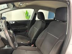 FORD FIESTA 1.5 SE HATCH 16V 2014/2015 LUIGGI AUTOMÓVEIS CARLOS BARBOSA / Carros no Vale