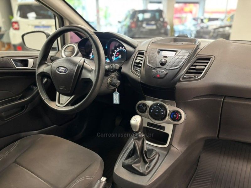 FORD FIESTA 1.5 SE HATCH 16V 2014/2015 LUIGGI AUTOMÓVEIS CARLOS BARBOSA / Carros no Vale FORD FIESTA 1.5 SE HATCH 16V 2014/2015 LUIGGI AUTOMÓVEIS CARLOS BARBOSA / Carros no Vale
