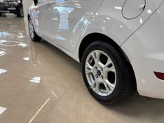 FORD FIESTA 1.5 SE HATCH 16V 2014/2015 LUIGGI AUTOMÓVEIS CARLOS BARBOSA / Carros no Vale