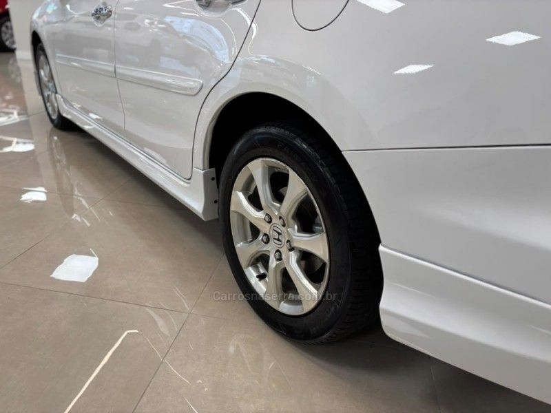 HONDA CIVIC 2.0 EXR 16V 2013/2014 LUIGGI AUTOMÓVEIS CARLOS BARBOSA / Carros no Vale HONDA CIVIC 2.0 EXR 16V 2013/2014 LUIGGI AUTOMÓVEIS CARLOS BARBOSA / Carros no Vale