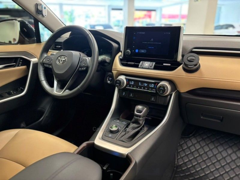 TOYOTA RAV4 2.5 XSE AWD PHEV VVT-IE HYBRID 2024/2024 LUIGGI AUTOMÓVEIS CARLOS BARBOSA / Carros no Vale TOYOTA RAV4 2.5 XSE AWD PHEV VVT-IE HYBRID 2024/2024 LUIGGI AUTOMÓVEIS CARLOS BARBOSA / Carros no Vale