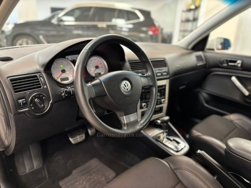 VOLKSWAGEN GOLF 2.0 MI SPORTLINE 8V TIPTRONIC 2011/2012 LUIGGI AUTOMÓVEIS CARLOS BARBOSA / Carros no Vale VOLKSWAGEN GOLF 2.0 MI SPORTLINE 8V TIPTRONIC 2011/2012 LUIGGI AUTOMÓVEIS CARLOS BARBOSA / Carros no Vale
