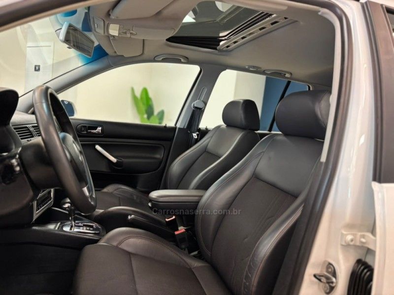 VOLKSWAGEN GOLF 2.0 MI SPORTLINE 8V TIPTRONIC 2011/2012 LUIGGI AUTOMÓVEIS CARLOS BARBOSA / Carros no Vale VOLKSWAGEN GOLF 2.0 MI SPORTLINE 8V TIPTRONIC 2011/2012 LUIGGI AUTOMÓVEIS CARLOS BARBOSA / Carros no Vale