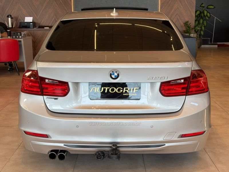 BMW 328I 2.0 LUXURY SEDAN 16V 2013/2013 AUTOGRIF MOTORS CAMPO BOM / Carros no Vale BMW 328I 2.0 LUXURY SEDAN 16V 2013/2013 AUTOGRIF MOTORS CAMPO BOM / Carros no Vale