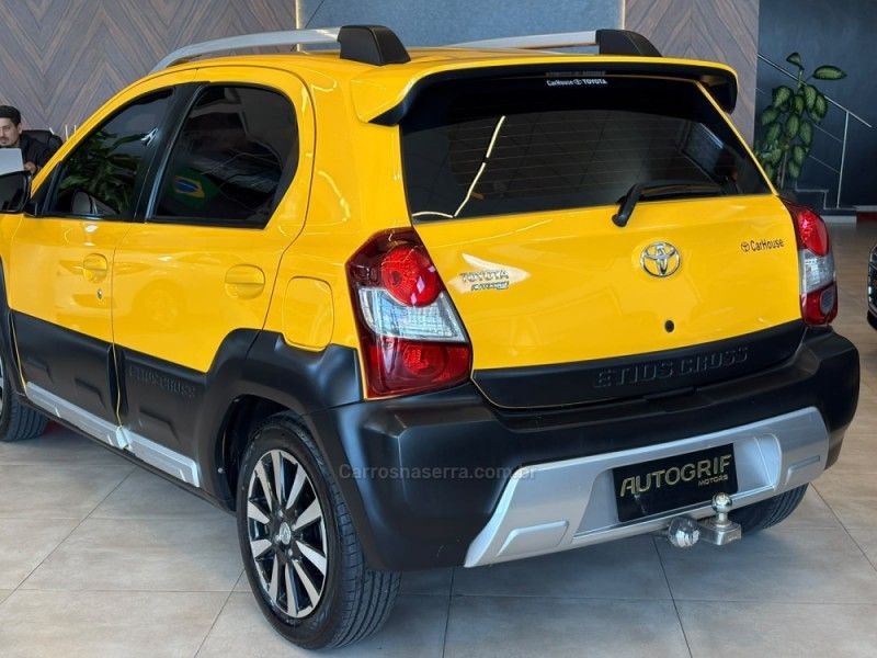 TOYOTA ETIOS CROSS 1.5 16V 2015/2015 AUTOGRIF MOTORS CAMPO BOM / Carros no Vale TOYOTA ETIOS CROSS 1.5 16V 2015/2015 AUTOGRIF MOTORS CAMPO BOM / Carros no Vale
