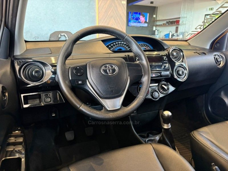 TOYOTA ETIOS CROSS 1.5 16V 2015/2015 AUTOGRIF MOTORS CAMPO BOM / Carros no Vale TOYOTA ETIOS CROSS 1.5 16V 2015/2015 AUTOGRIF MOTORS CAMPO BOM / Carros no Vale