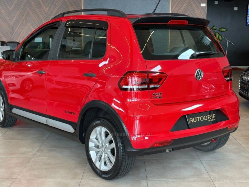 VOLKSWAGEN FOX 1.0 MPI TRACK 12V 2017/2017 AUTOGRIF MOTORS CAMPO BOM / Carros no Vale VOLKSWAGEN FOX 1.0 MPI TRACK 12V 2017/2017 AUTOGRIF MOTORS CAMPO BOM / Carros no Vale