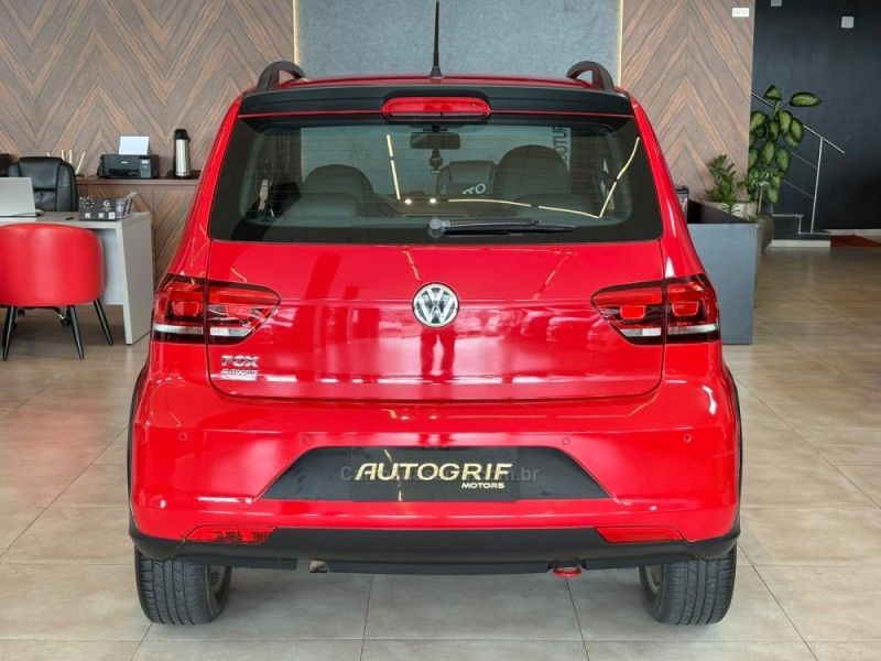 VOLKSWAGEN FOX 1.0 MPI TRACK 12V 2017/2017 AUTOGRIF MOTORS CAMPO BOM / Carros no Vale VOLKSWAGEN FOX 1.0 MPI TRACK 12V 2017/2017 AUTOGRIF MOTORS CAMPO BOM / Carros no Vale