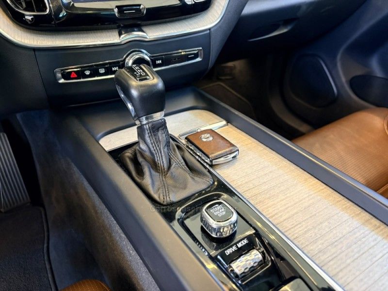 VOLVO XC60 2.0 T5 INSCRIPTION 2019/2019 AUTOGRIF MOTORS CAMPO BOM / Carros no Vale