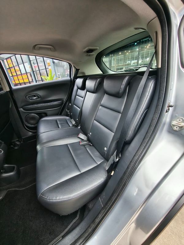 Honda HR-V Touring 1.8 Flexone 16V 2017/2018 RENNER AUTOMÓVEIS LAJEADO / Carros no Vale Honda HR-V Touring 1.8 Flexone 16V 2017/2018 RENNER AUTOMÓVEIS LAJEADO / Carros no Vale