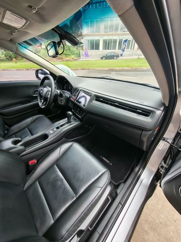 Honda HR-V Touring 1.8 Flexone 16V 2017/2018 RENNER AUTOMÓVEIS LAJEADO / Carros no Vale Honda HR-V Touring 1.8 Flexone 16V 2017/2018 RENNER AUTOMÓVEIS LAJEADO / Carros no Vale
