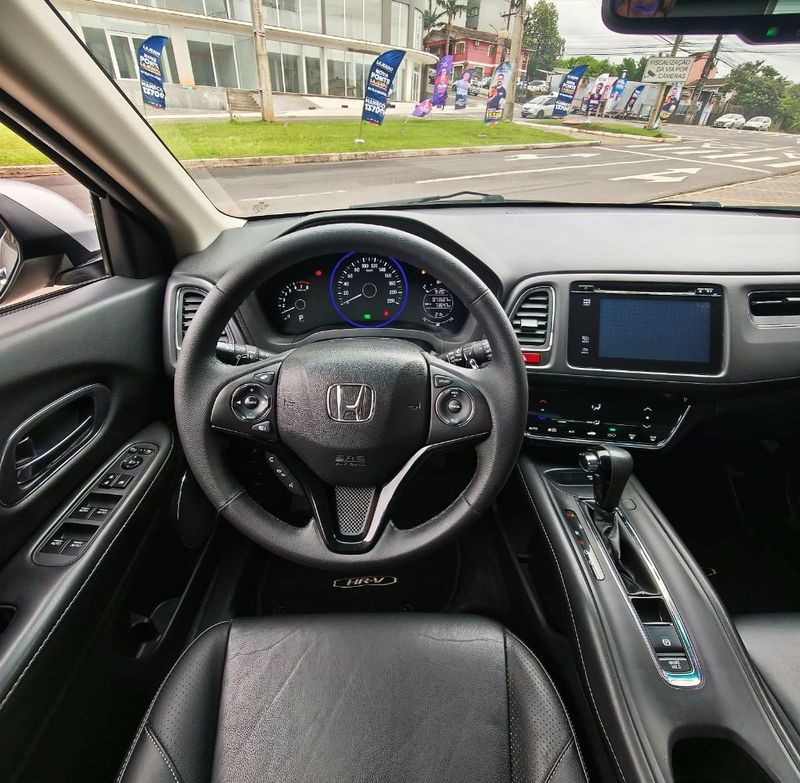 Honda HR-V Touring 1.8 Flexone 16V 2017/2018 RENNER AUTOMÓVEIS LAJEADO / Carros no Vale Honda HR-V Touring 1.8 Flexone 16V 2017/2018 RENNER AUTOMÓVEIS LAJEADO / Carros no Vale