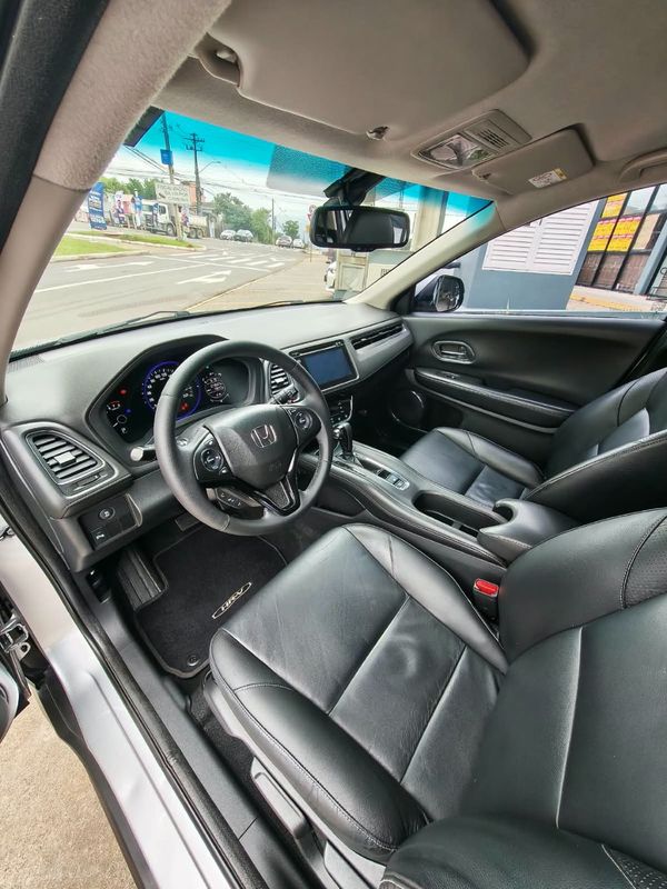Honda HR-V Touring 1.8 Flexone 16V 2017/2018 RENNER AUTOMÓVEIS LAJEADO / Carros no Vale Honda HR-V Touring 1.8 Flexone 16V 2017/2018 RENNER AUTOMÓVEIS LAJEADO / Carros no Vale