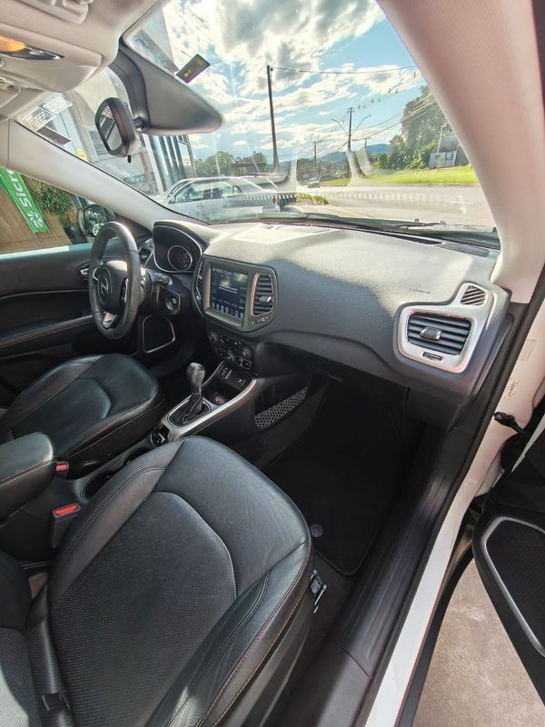 Jeep COMPASS LONGITUDE 2.0 4×2 16V 2018/2019 RENNER AUTOMÓVEIS LAJEADO / Carros no Vale
