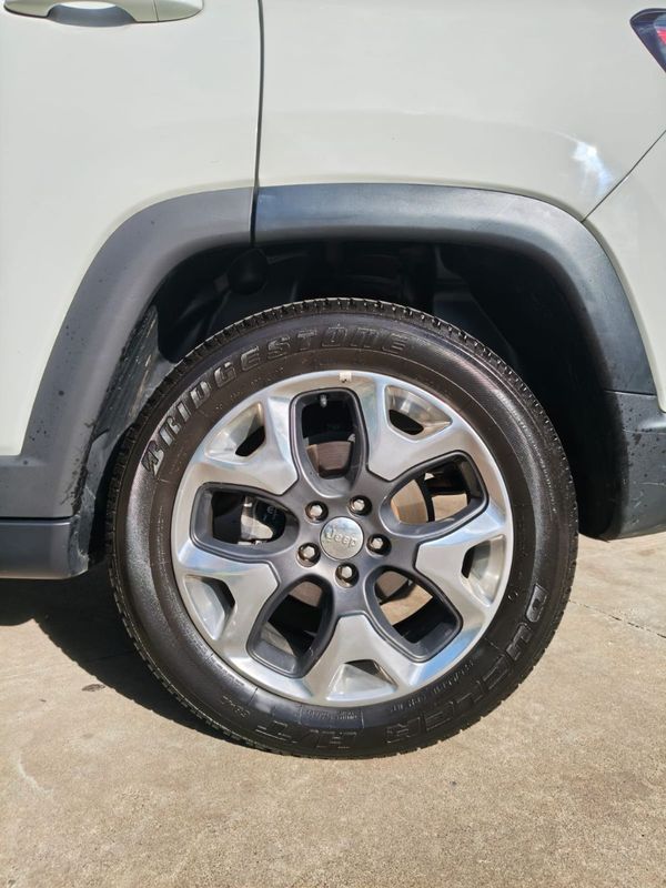 Jeep COMPASS LONGITUDE 2.0 4×2 16V 2018/2019 RENNER AUTOMÓVEIS LAJEADO / Carros no Vale