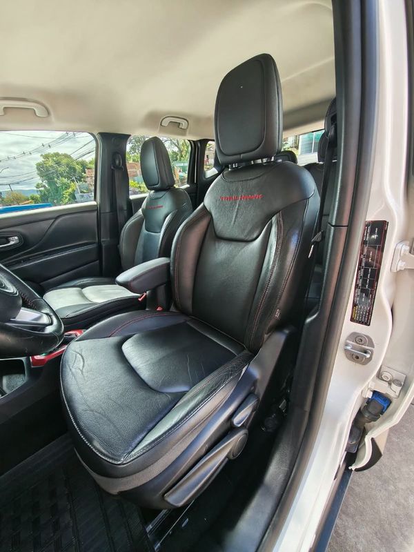 Jeep Renegade Trailhawk 2.0 4×4 TB 2017/2018 RENNER AUTOMÓVEIS LAJEADO / Carros no Vale Jeep Renegade Trailhawk 2.0 4×4 TB 2017/2018 RENNER AUTOMÓVEIS LAJEADO / Carros no Vale